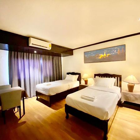 Thapaeplacehotel Chiang Mai Extérieur photo