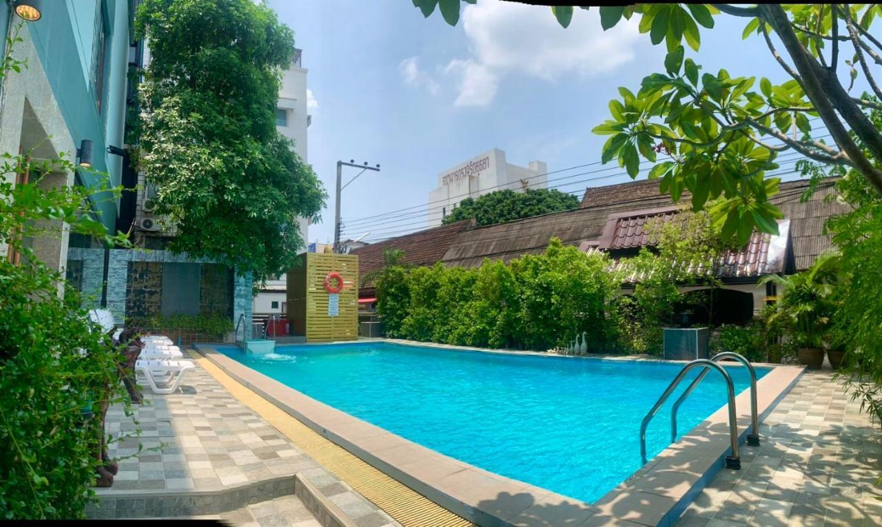 Thapaeplacehotel Chiang Mai Extérieur photo