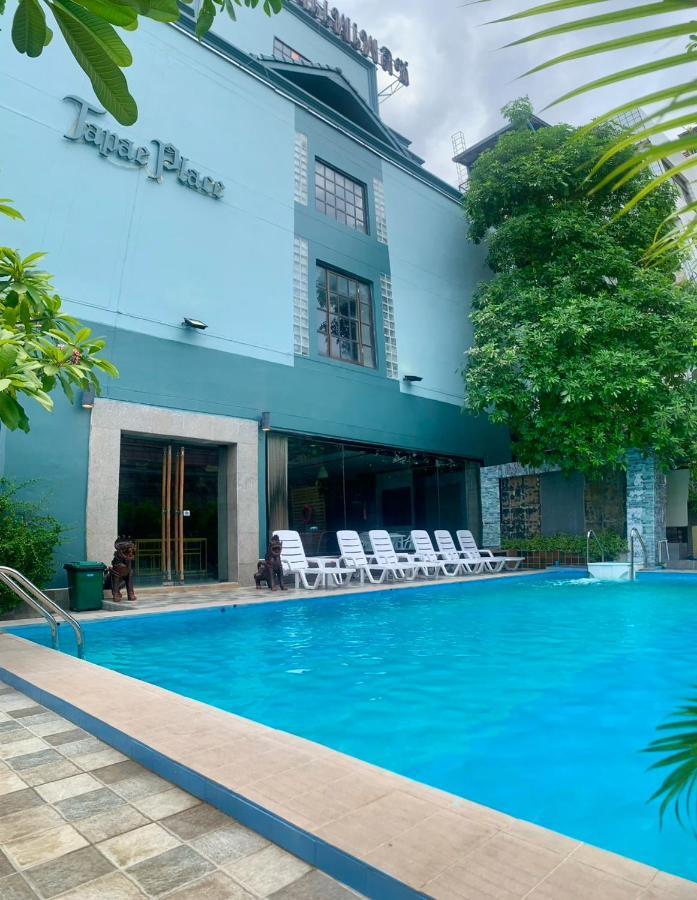 Thapaeplacehotel Chiang Mai Extérieur photo