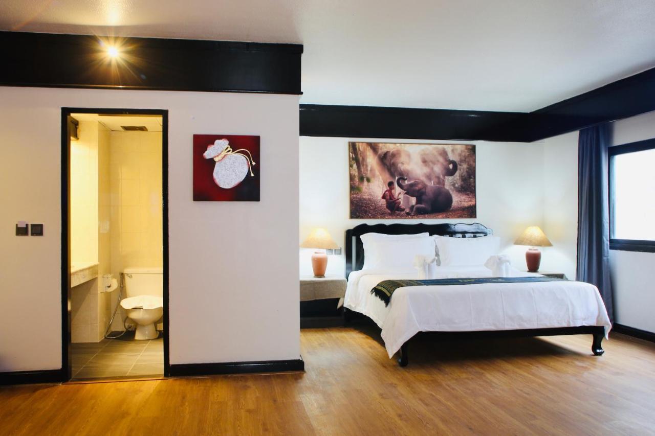 Thapaeplacehotel Chiang Mai Extérieur photo