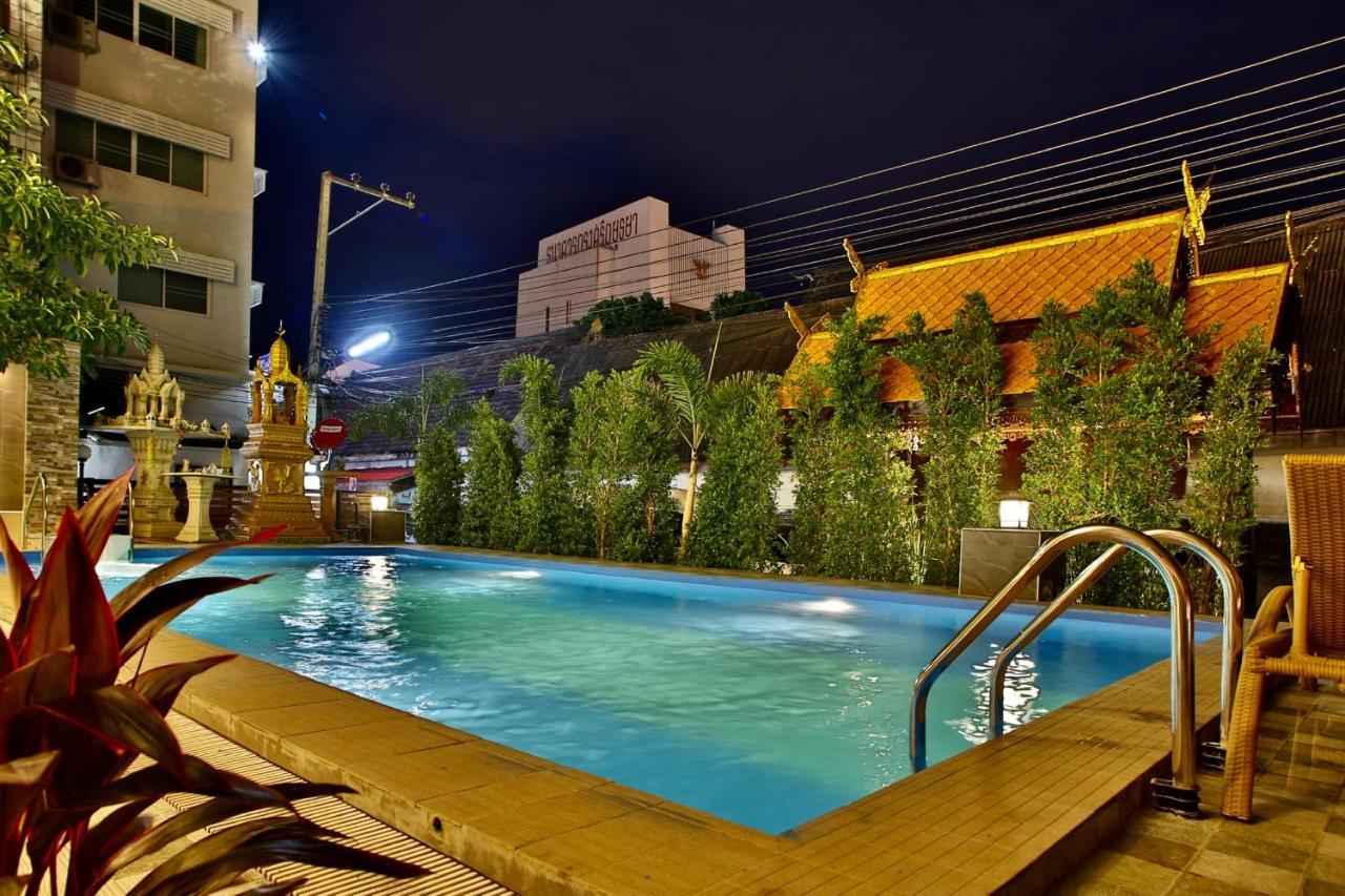 Thapaeplacehotel Chiang Mai Extérieur photo
