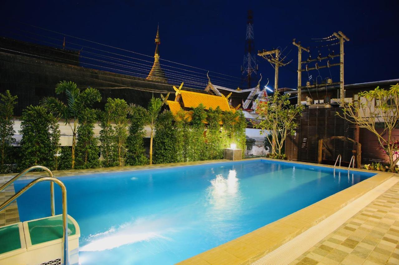 Thapaeplacehotel Chiang Mai Extérieur photo
