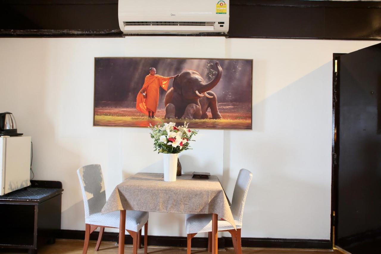 Thapaeplacehotel Chiang Mai Extérieur photo