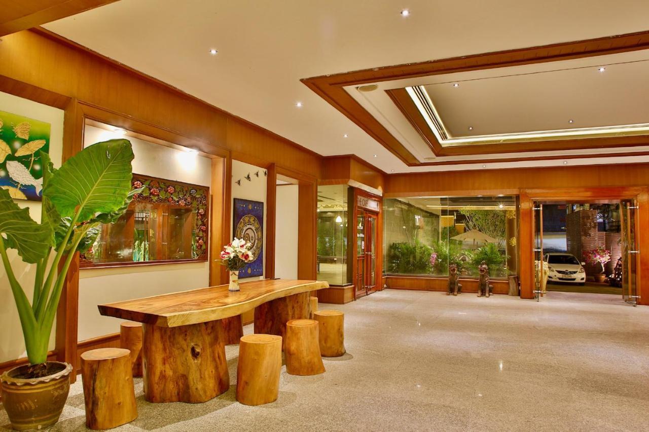 Thapaeplacehotel Chiang Mai Extérieur photo