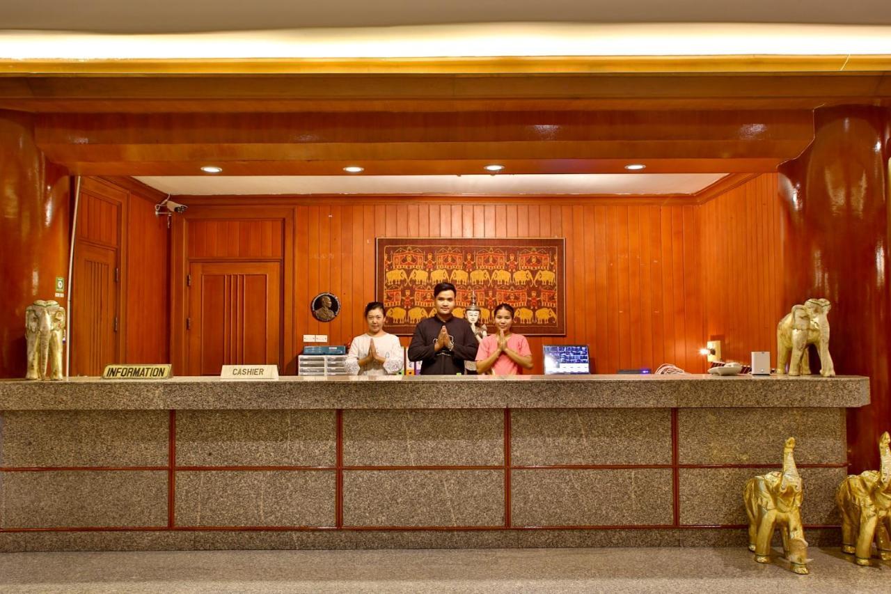 Thapaeplacehotel Chiang Mai Extérieur photo