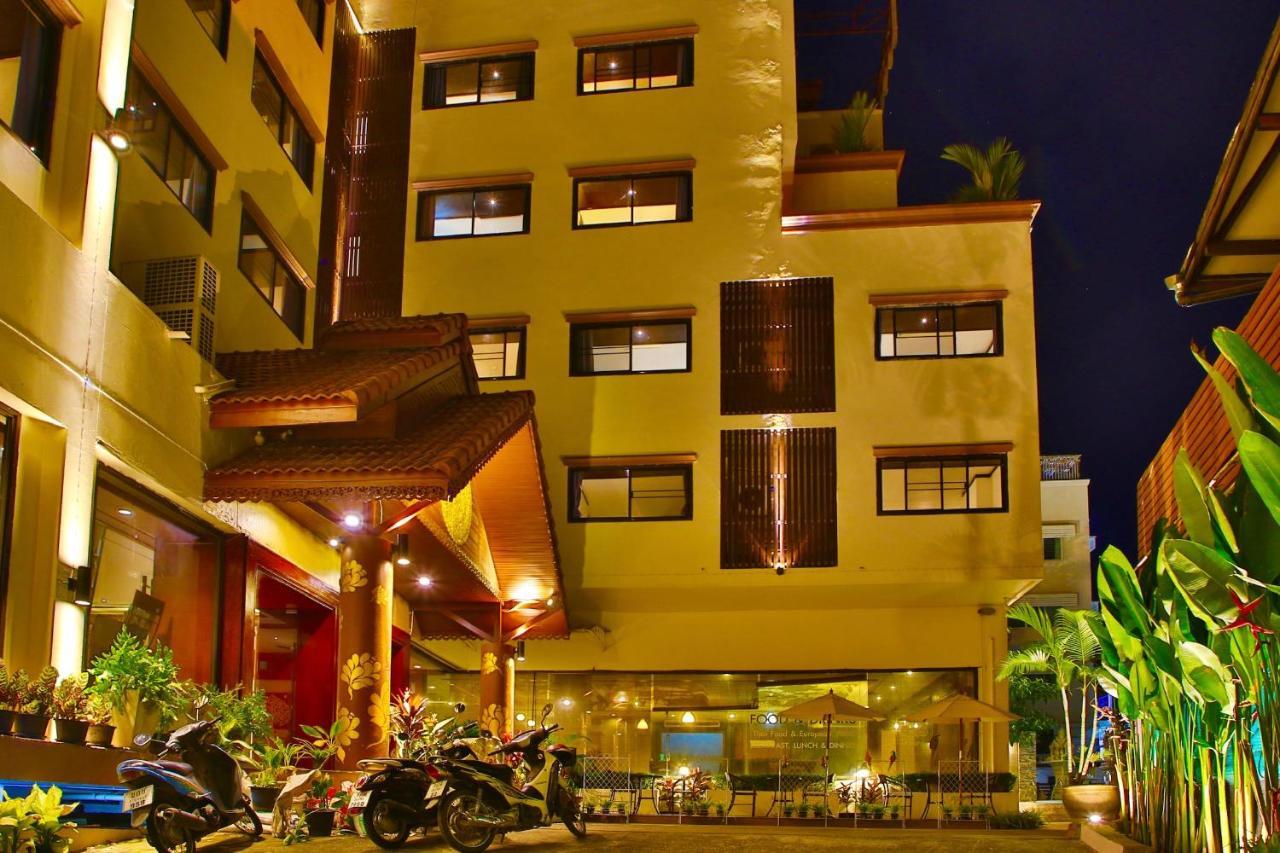 Thapaeplacehotel Chiang Mai Extérieur photo