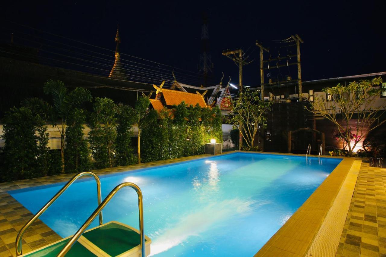 Thapaeplacehotel Chiang Mai Extérieur photo
