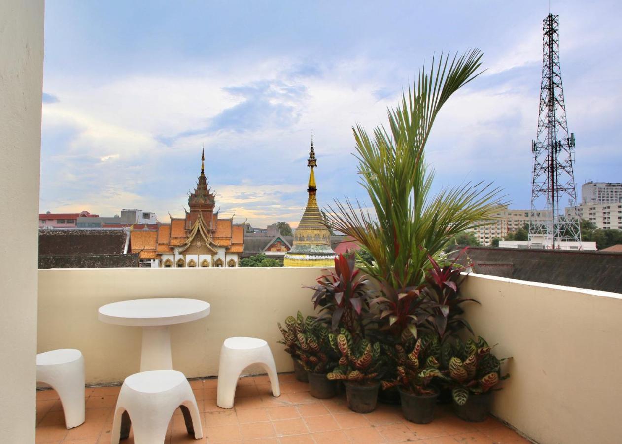 Thapaeplacehotel Chiang Mai Extérieur photo